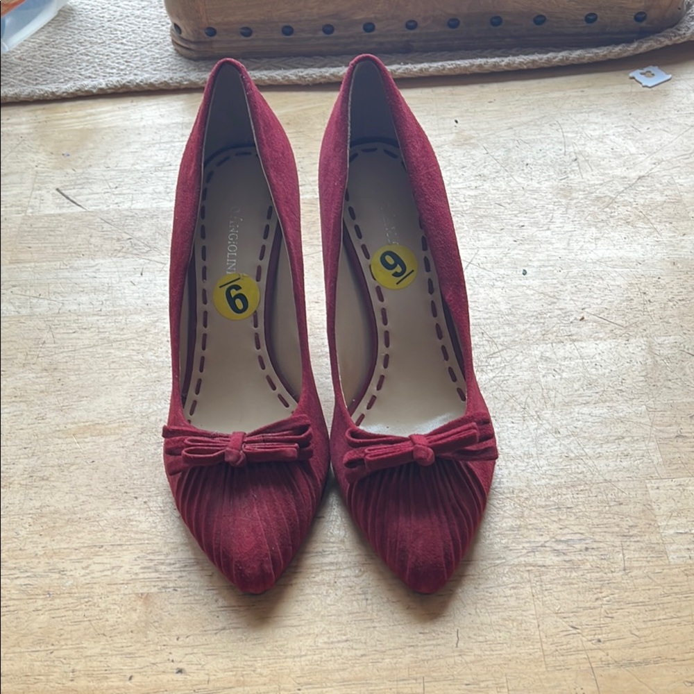 Elegant Burgundy Heels with Bow Detail